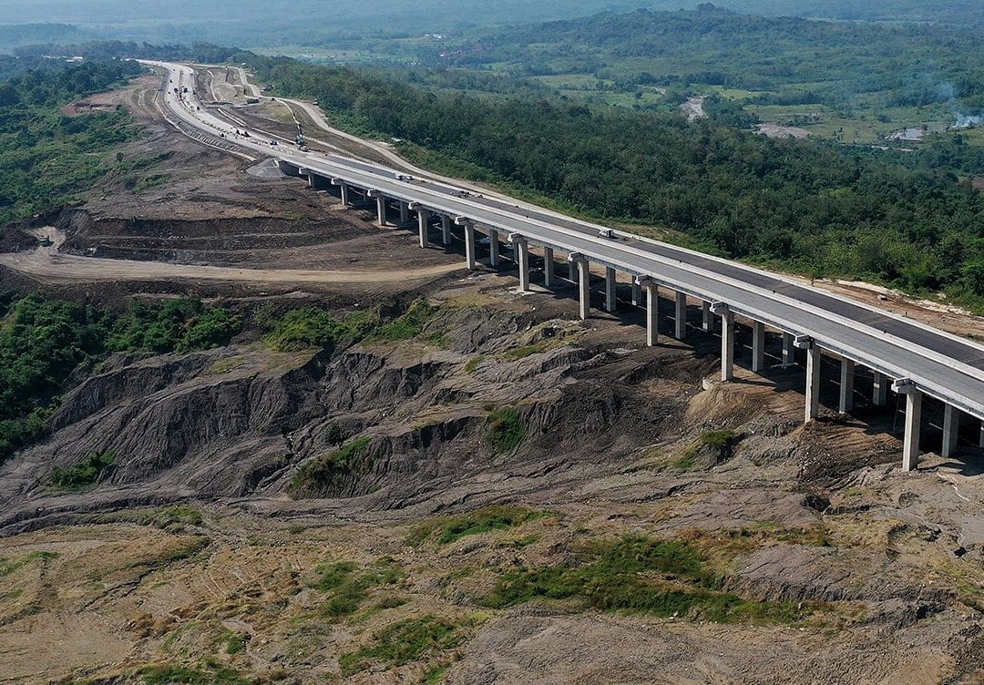 Jembatan Terpanjang di Jalan Tol Cisumdawu, Dibangun di atas Tanah Labil, Tidak Ada Sungai di Bawahnya