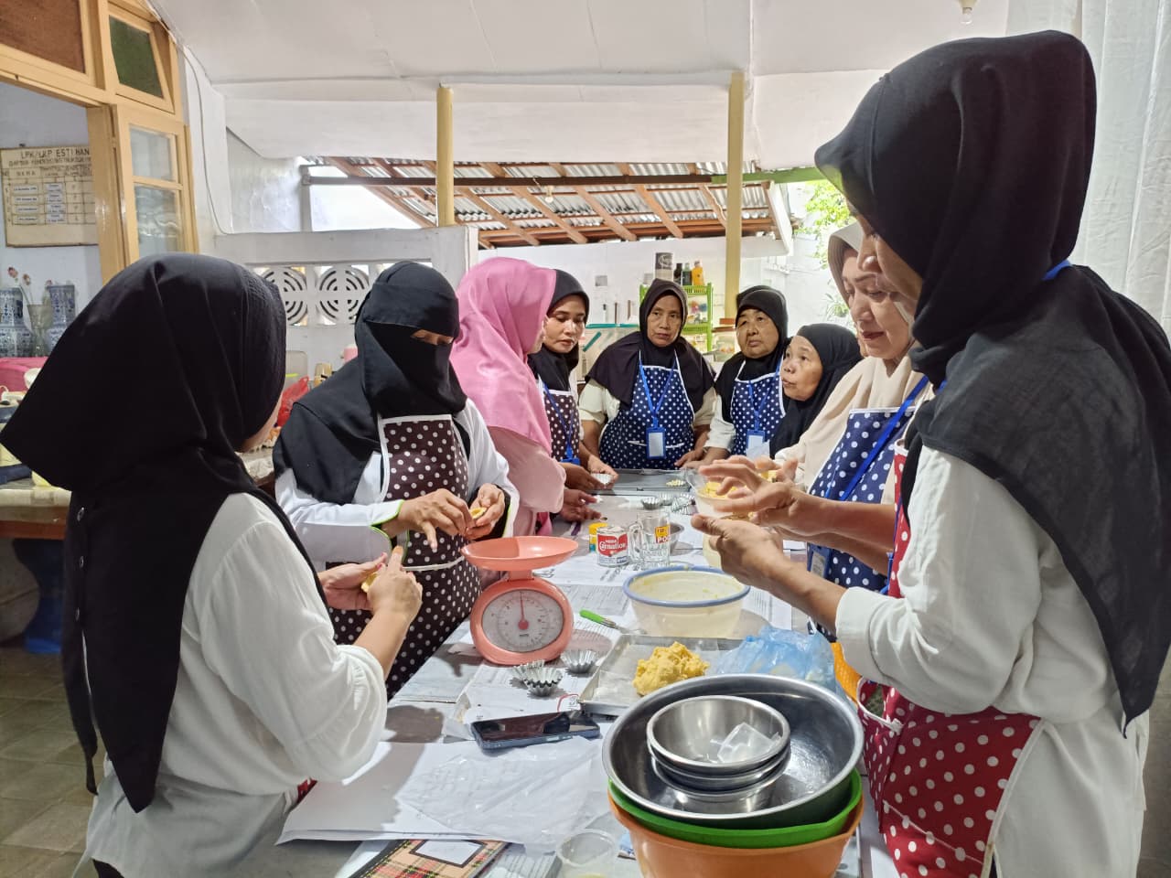 Belasan Purna Pekerja Migran di Cirebon Ikuti Pelatihan Tata Boga untuk Kembangkan Kemandirian Ekonomi