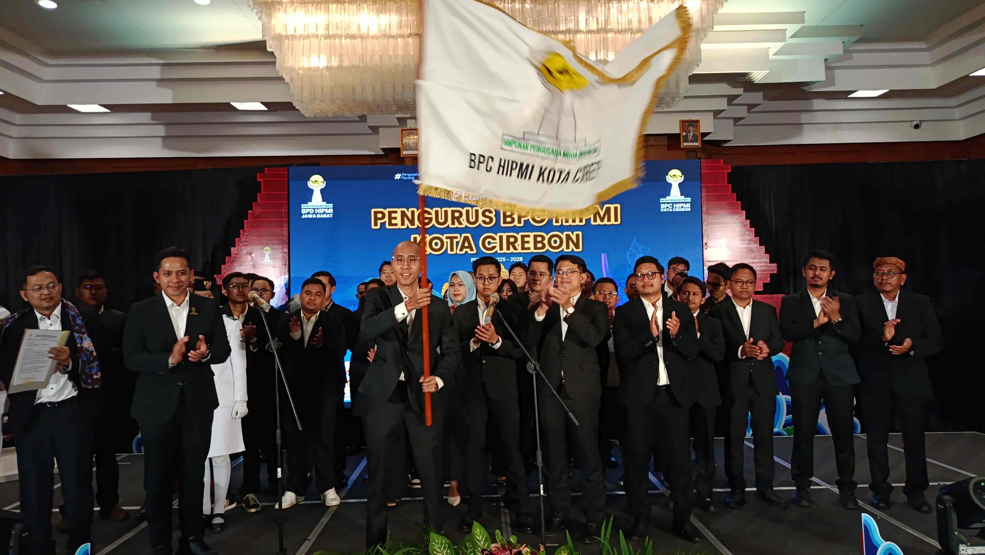 Dilantik, Hisyam Suleiman Resmi Nahkodai HIPMI Kota Cirebon