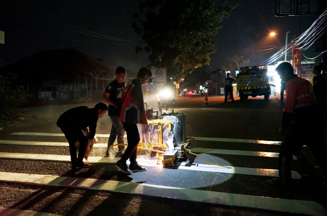 Crowded dan Rawan Kecelakaan, Marka Kejut di Jalan Perjuangan Ditambah