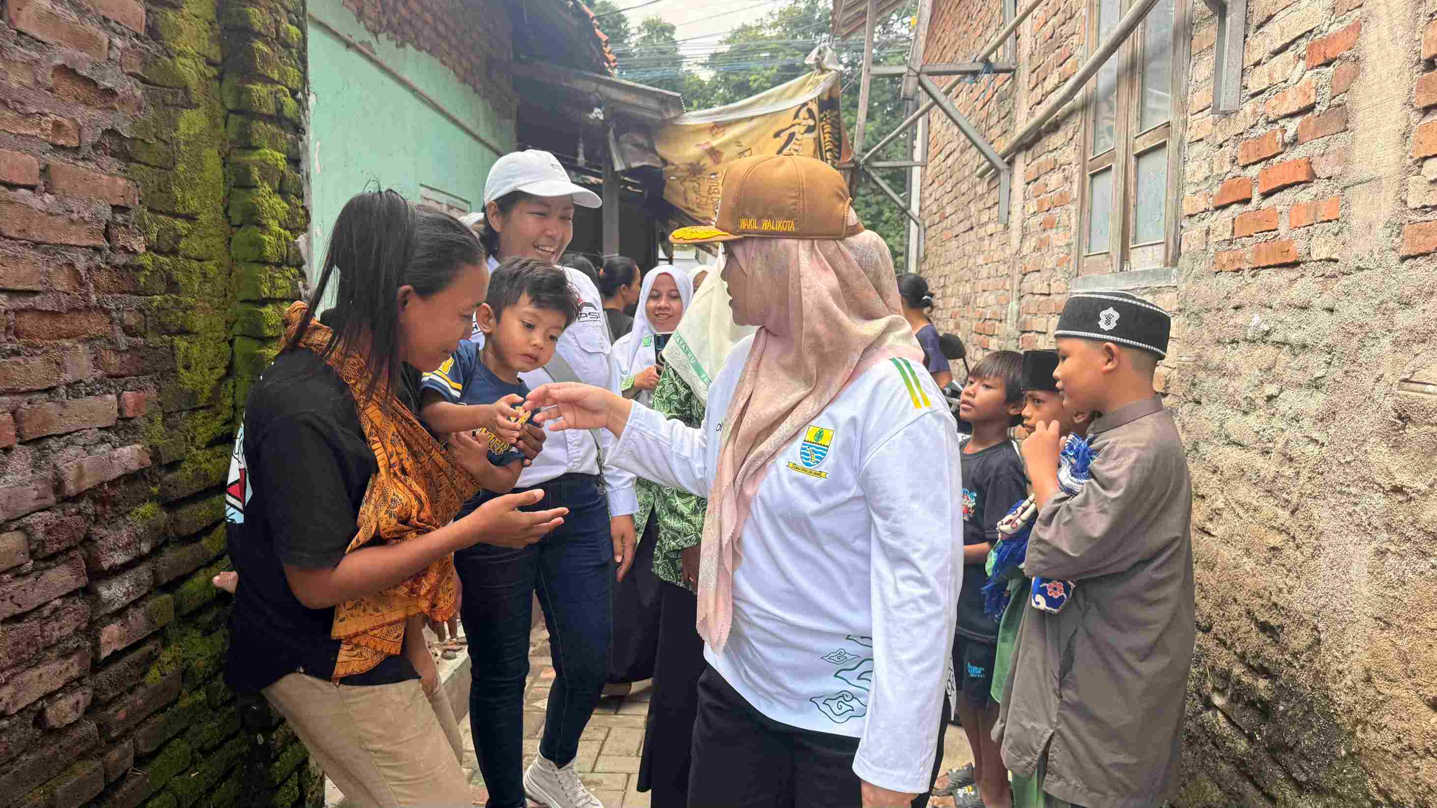 Siti Farida Semangati Warga Terdampak Banjir di Kalijaga