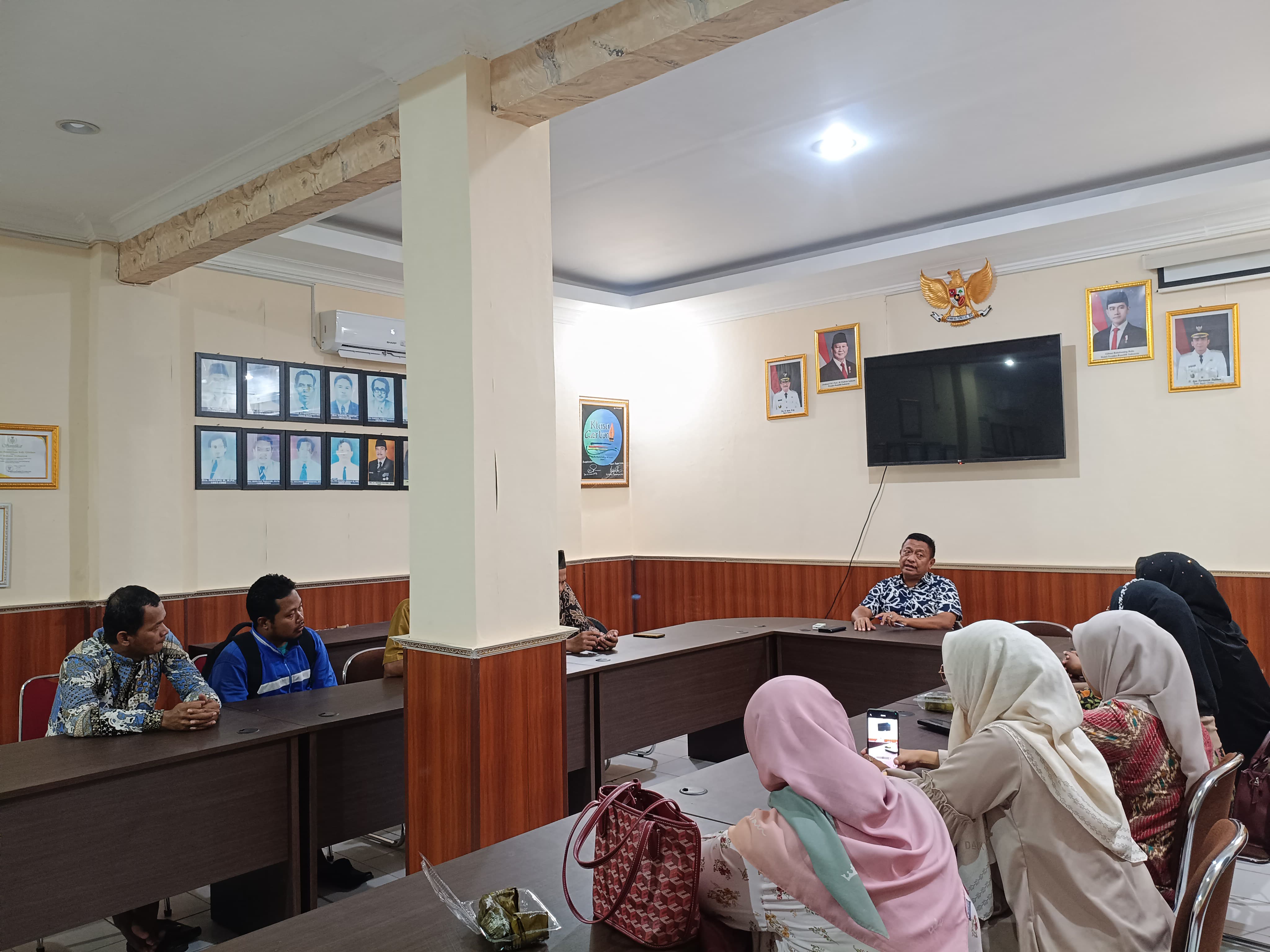 PPPK Paruh Waktu Kabupaten Cirebon Sektor Pendidikan Desak Kepastian Gaji, Disdik Janji Cari Solusi