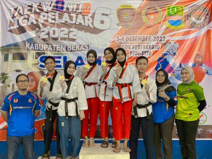 Taekwondoin Kota Cirebon Juara Umum Liga Pelajar 6