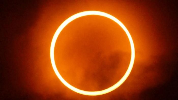 Cara Aman Melihat Gerhana Matahari Cincin Tanpa Merusak Mata