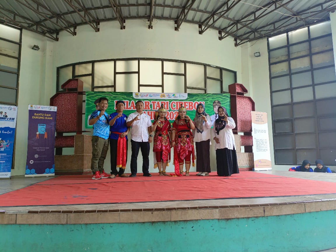 300 Siswa SMP ke Kabupaten Cirebon Belajar Tari Wayang Indrajit
