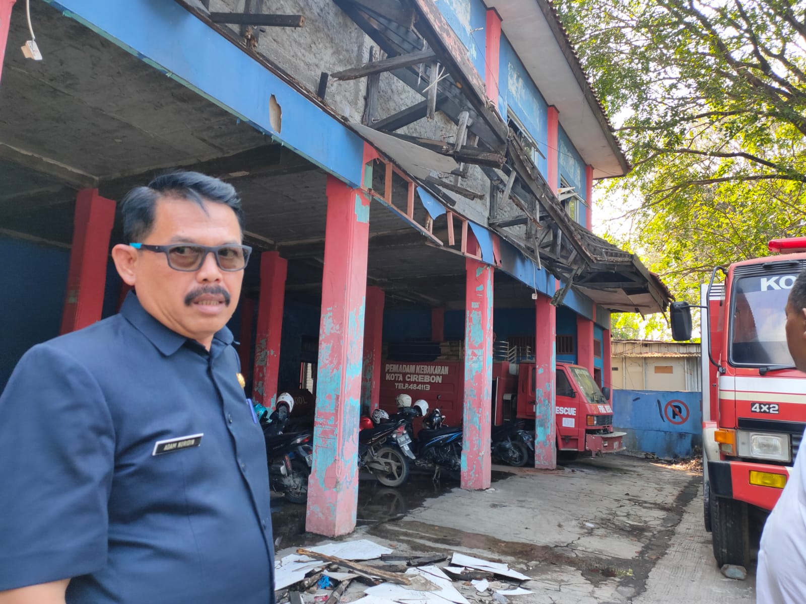 Mengkhawatirkan, Atap Bangunan Dinas Damkar Ambruk, Kepala Dinas Sudah Lama Ngantor di Pos