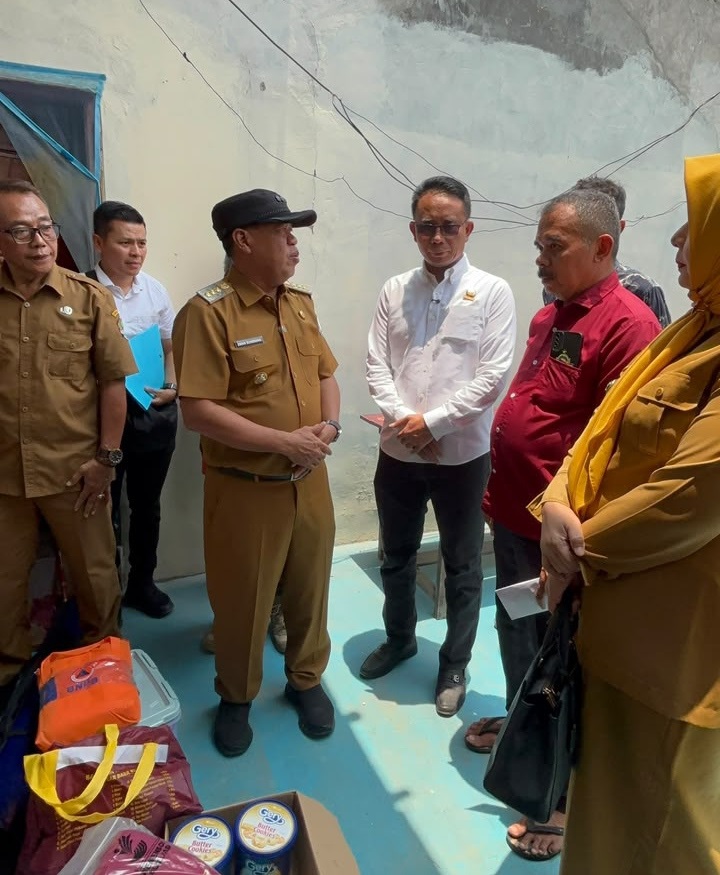 Rumah Rusak Disapu Puting Beliung, Warga Wanajaya Terima Bantuan Pemkab-Baznas
