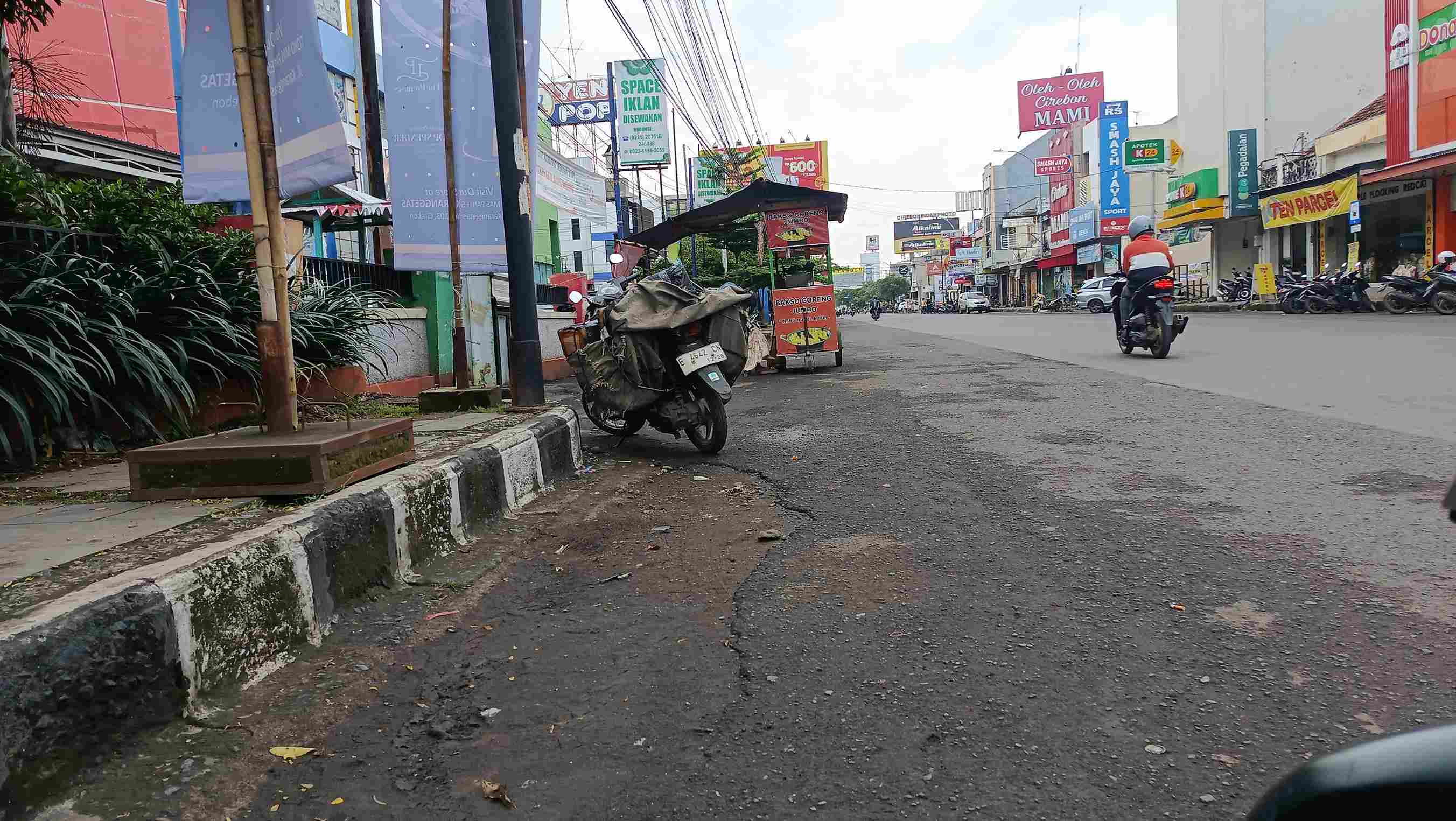 Banyak Pedagang Pasar Takjil Mengeluh Lapaknya Dipakai Parkir
