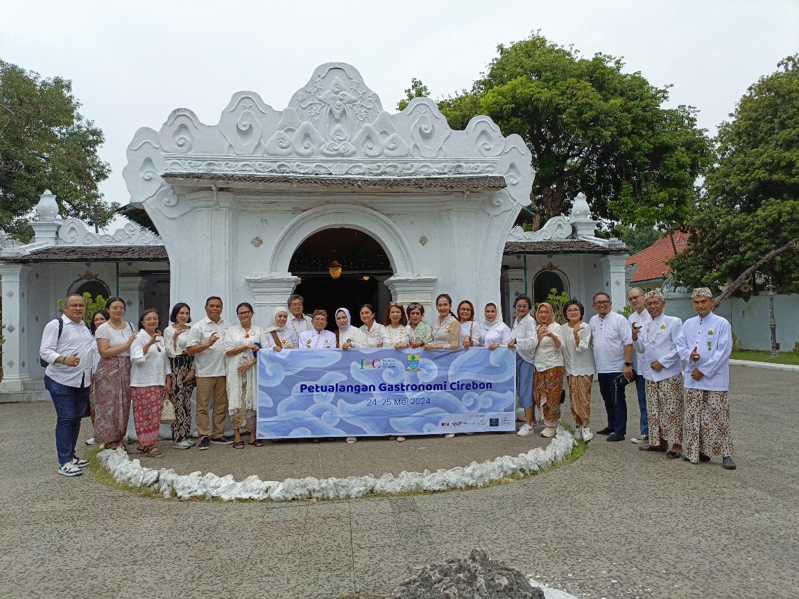 Keraton Kasepuhan Kenalkan Docang ke Indonesia Gastronomy Community 