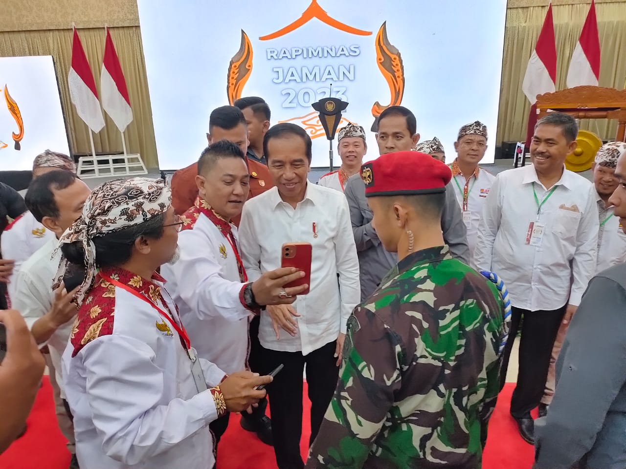 Daripada Sibuk Ngurusi  Politik Lebih Baik Giat Bekerja, Jokowi Sebut Partai Masih Cari Format Koalisi