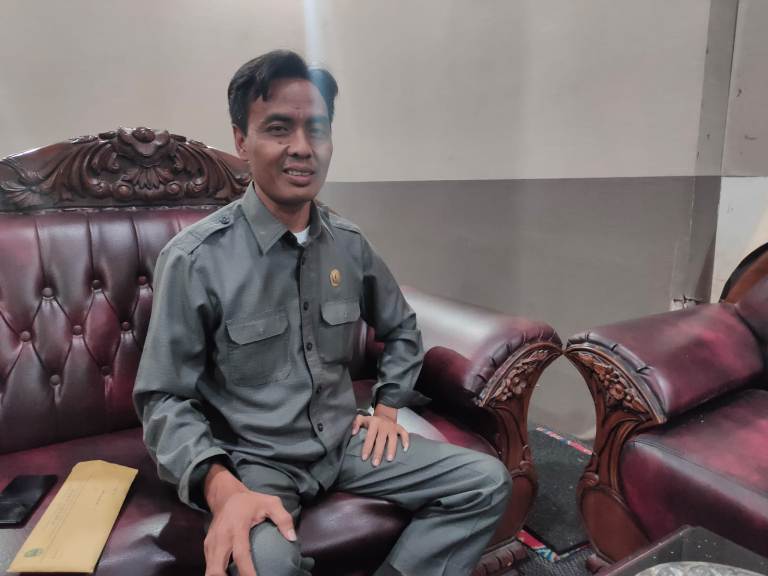 1 Agustus, Ruri Ketua DPRD Kota Cirebon, Gantikan Affiati 