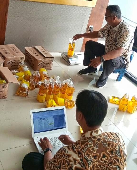 Disperdagin Cirebon Temukan Selisih Isi MinyaKita