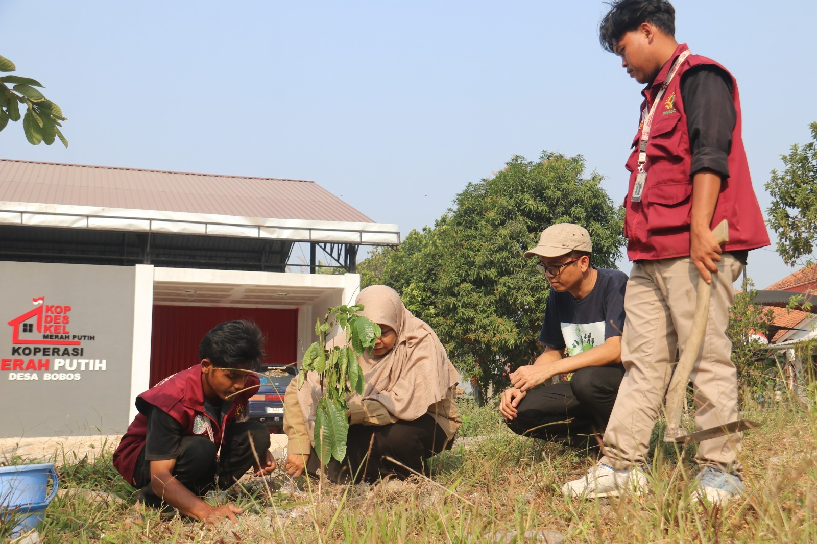Peringati Hari Kemerdekaan, Mahasiswa KKN UIN Siber Cirebon Tanam 17.845 Pohon