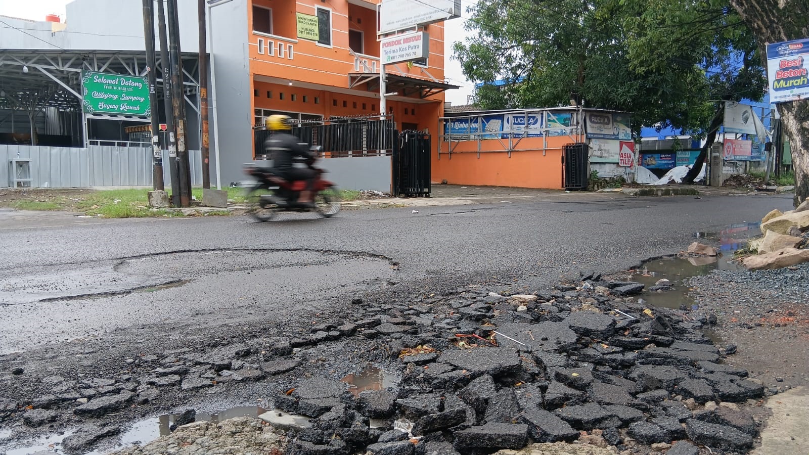 Aspal di Jalan Perjuangan Cirebon Mengelupas Akibat Curah Hujan Tinggi, Begini Komentar DPRD Kota Cirebon