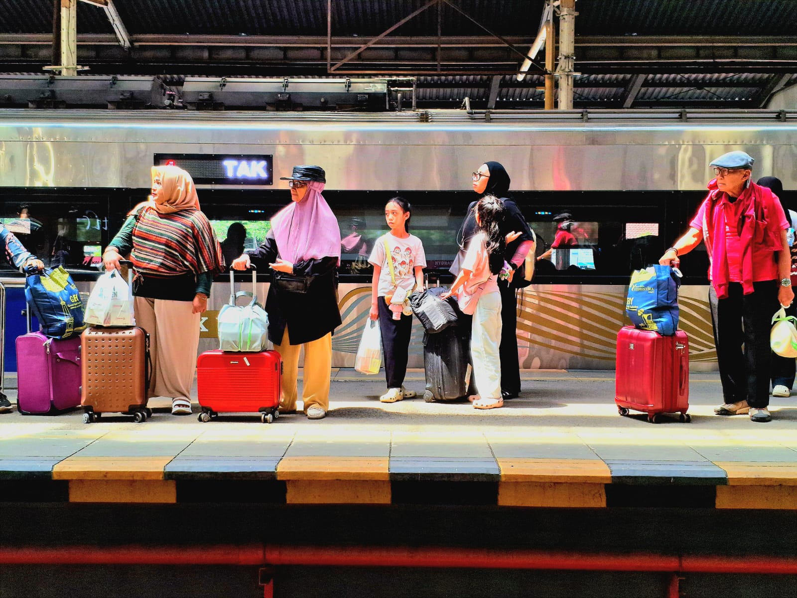 Arus Penumpang Nataru di Daop 3 Cirebon Tinggi Capai 9.084 Pelanggan