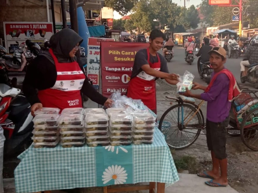 Alfamart dan WINGS Group Gandeng Warteg UMKM di 36 Kota Bantu Kaum Duafa