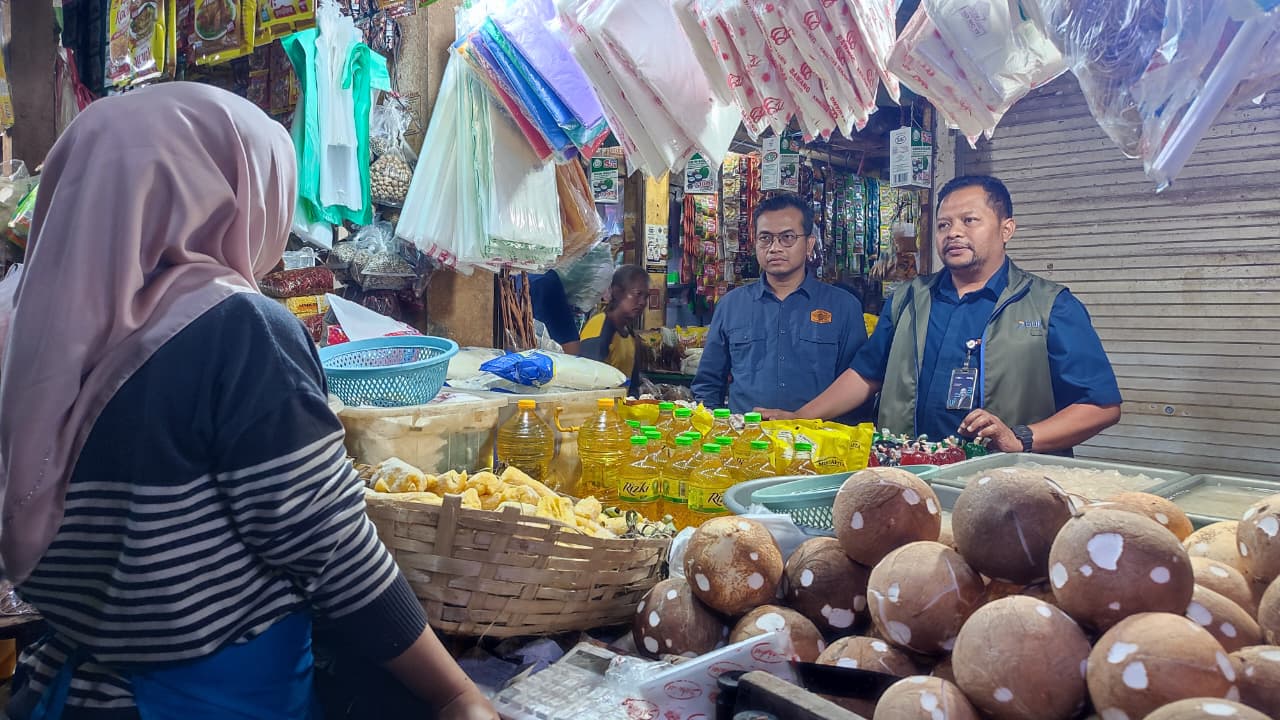 Bulog Sidak Sebagian Pasar di Cirebon