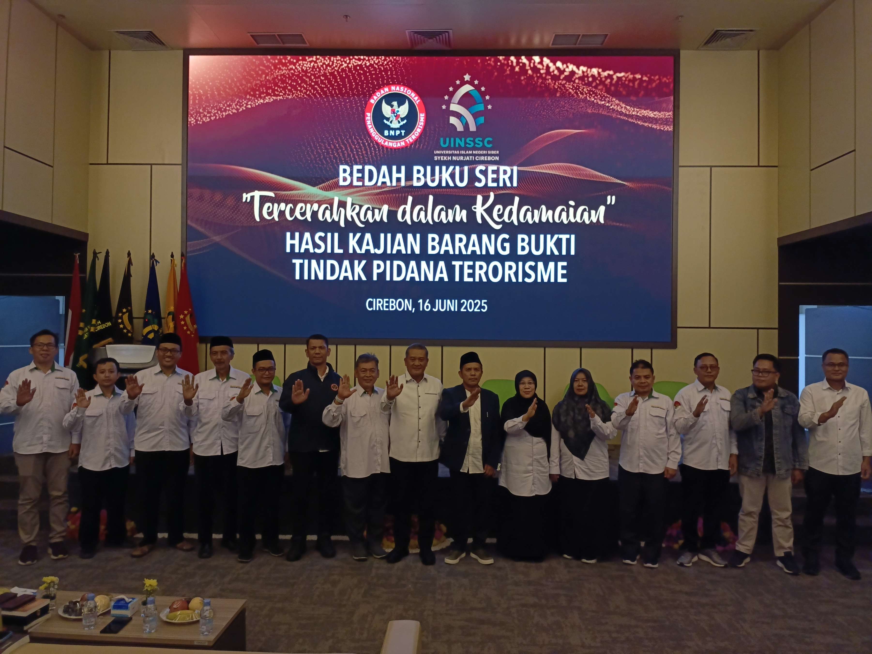 BNPT dan UIN Siber Syekh Nurjati Cirebon Gelar Bedah Buku Seri Tercerahkan dalam Kedamaian