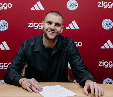 Kiper Timnas Indonesia Marteen Paes Resmi Berseragam Ajax Amsterdam