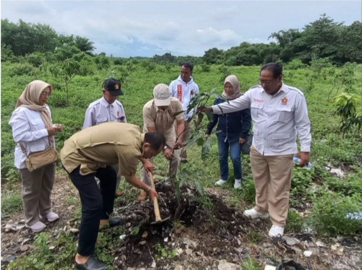 Komitmen Terhadap Lingkungan, Gerindra Kota Cirebon Tanam Pohon