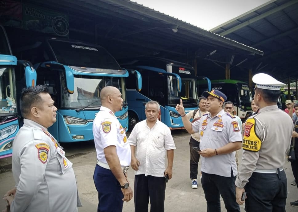 Jelang Nataru, Dishub dan Polresta Cirebon Periksa Angkutan Umum