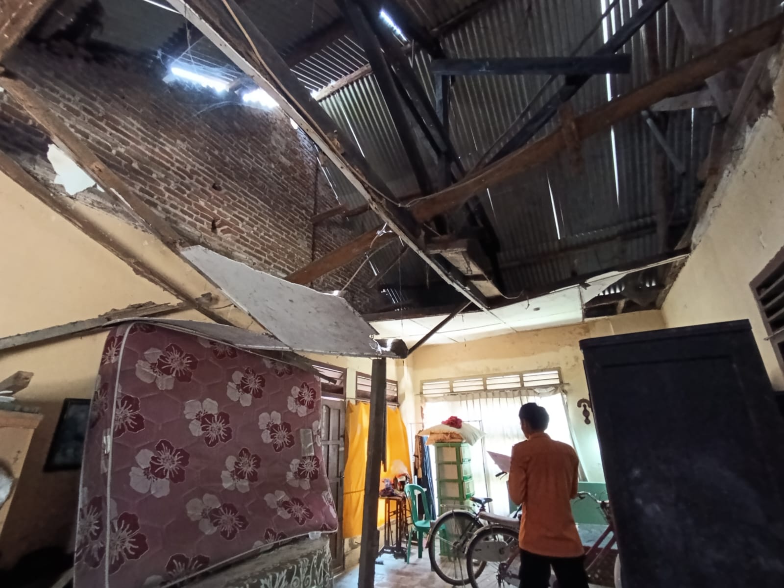 Tiga Rumah Ambruk Selama Bulan September