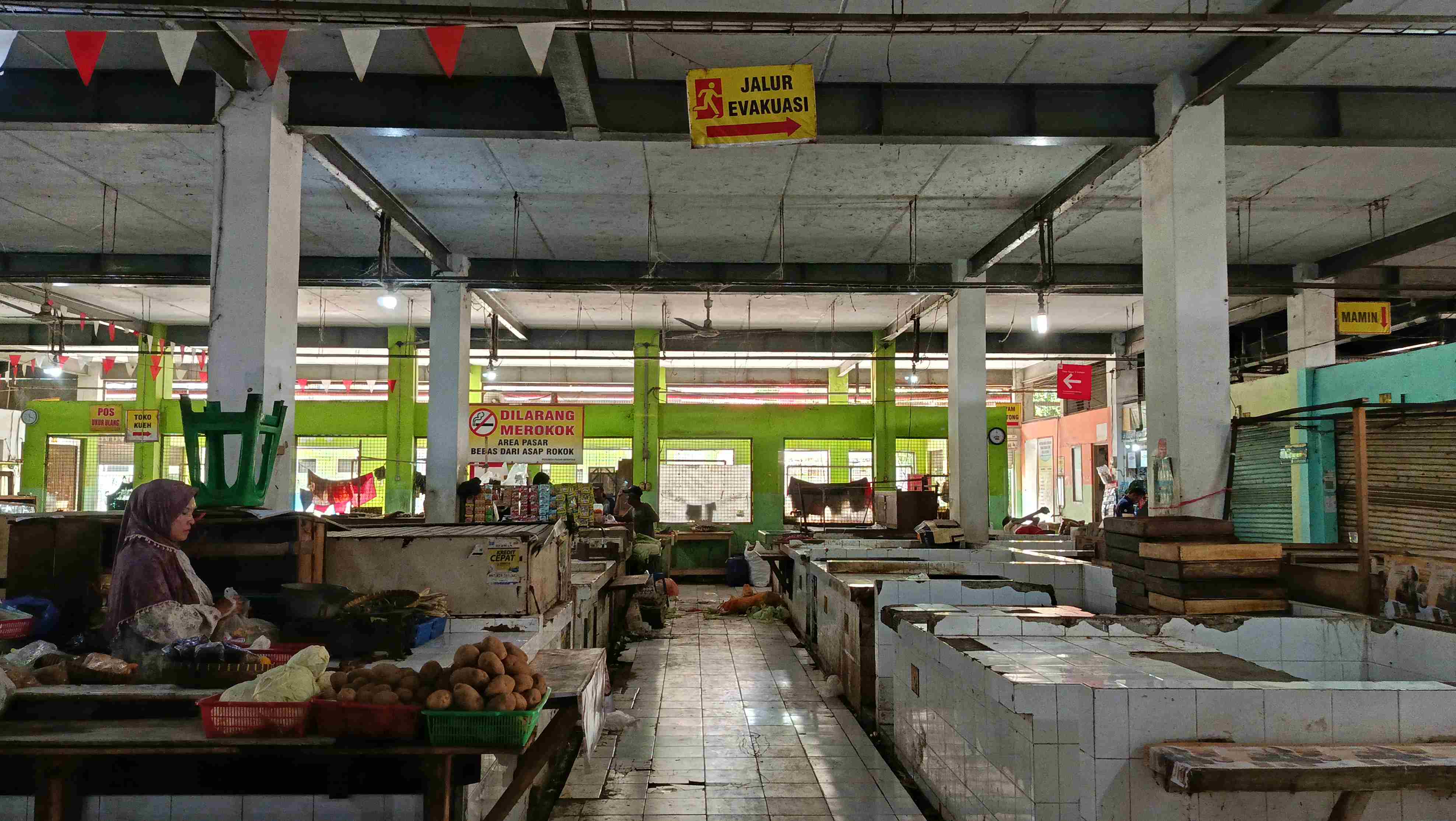 Dikepung Ritel Modern, Pasar Gunung Sari 