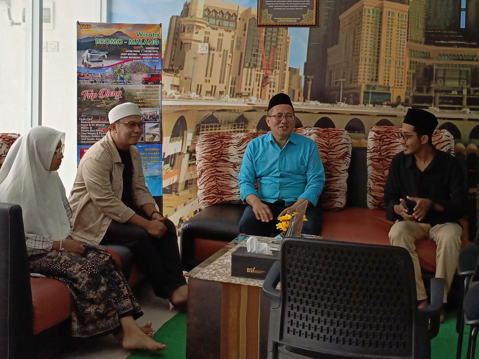 90 Jamaah TMB Tour & Travel Bakal Umroh Bareng Gus Aldi