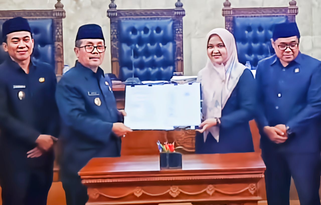 DPRD Kabupaten Cirebon Sahkan Perda Kawasan Tanpa Rokok dan Kode Etik Dewan
