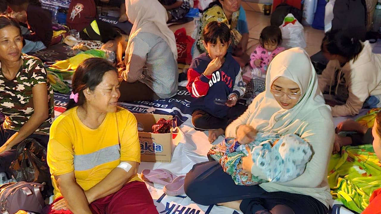 Banjir di Drajat Sampai 1,5 Meter, Dian Novitasari Turun Langsung ke Pegambiran