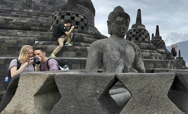Luhut Jelaskan Alasan Tarif Candi Borobudur Naik Jadi Rp750 Ribu/Orang