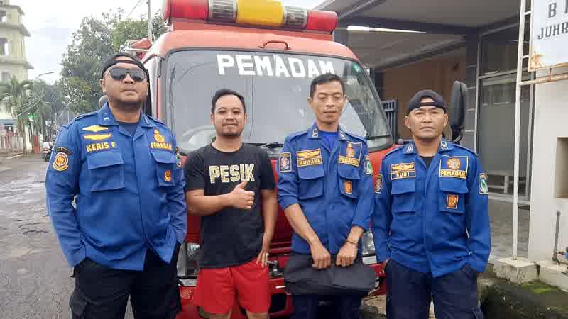 Damkar Respon Cepat Tugas Non Kebakaran, Evakuasi Ular dan Mobil Terkunci 