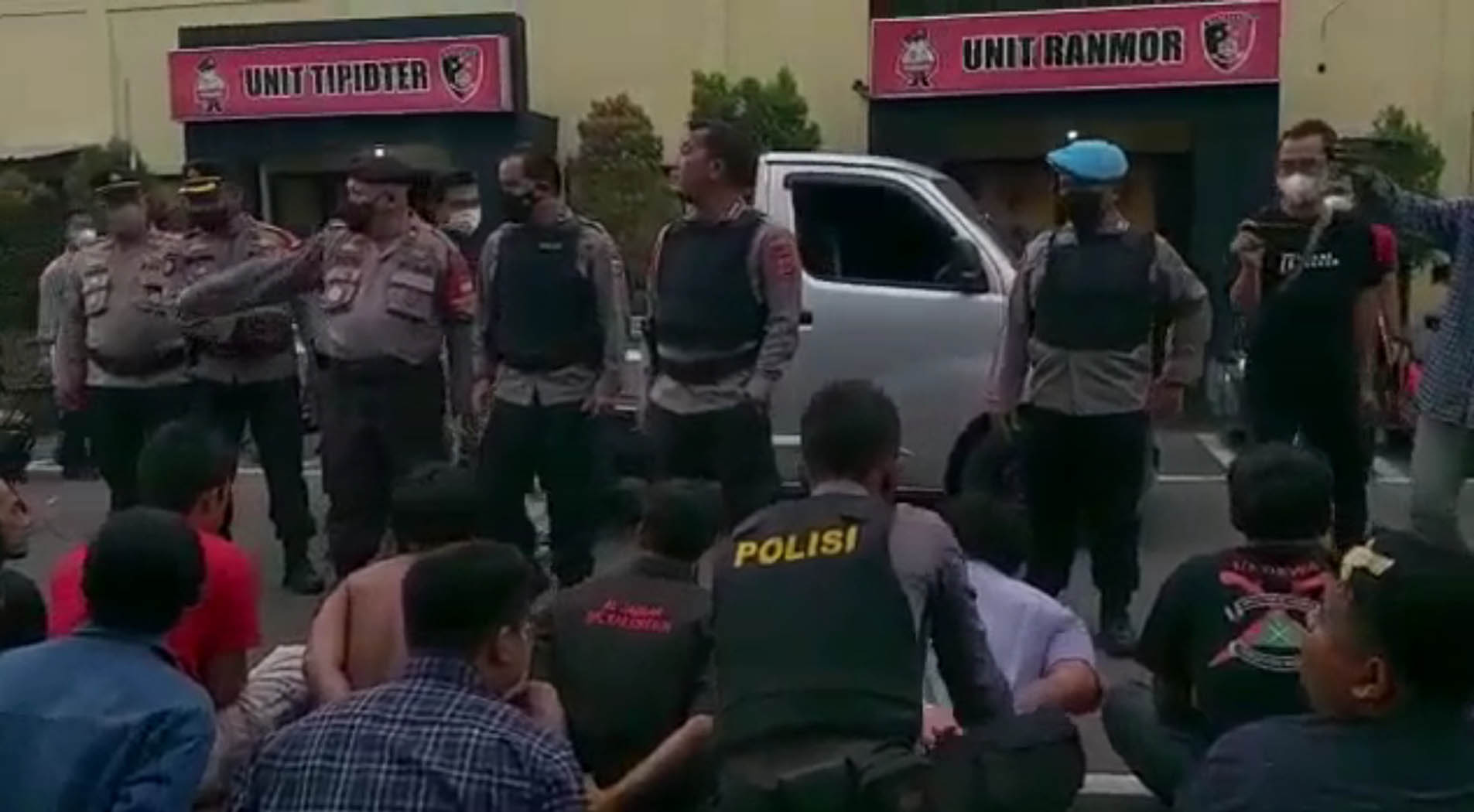 2 LSM Bentrok di Palimanan, Gara-gara Perampasan Motor