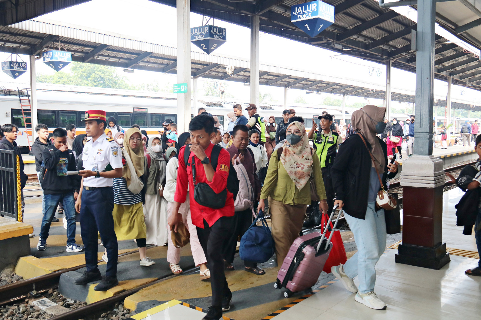 Antusiasme Warga Tinggi, Daop 3 Cirebon Catat 2,9 Juta Penumpang Hingga September 2025