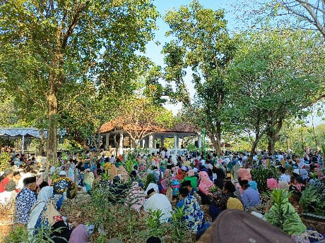 Puncak Haul Buntet Diakhiri Ziarah Kubro ke Pendiri Pesantren