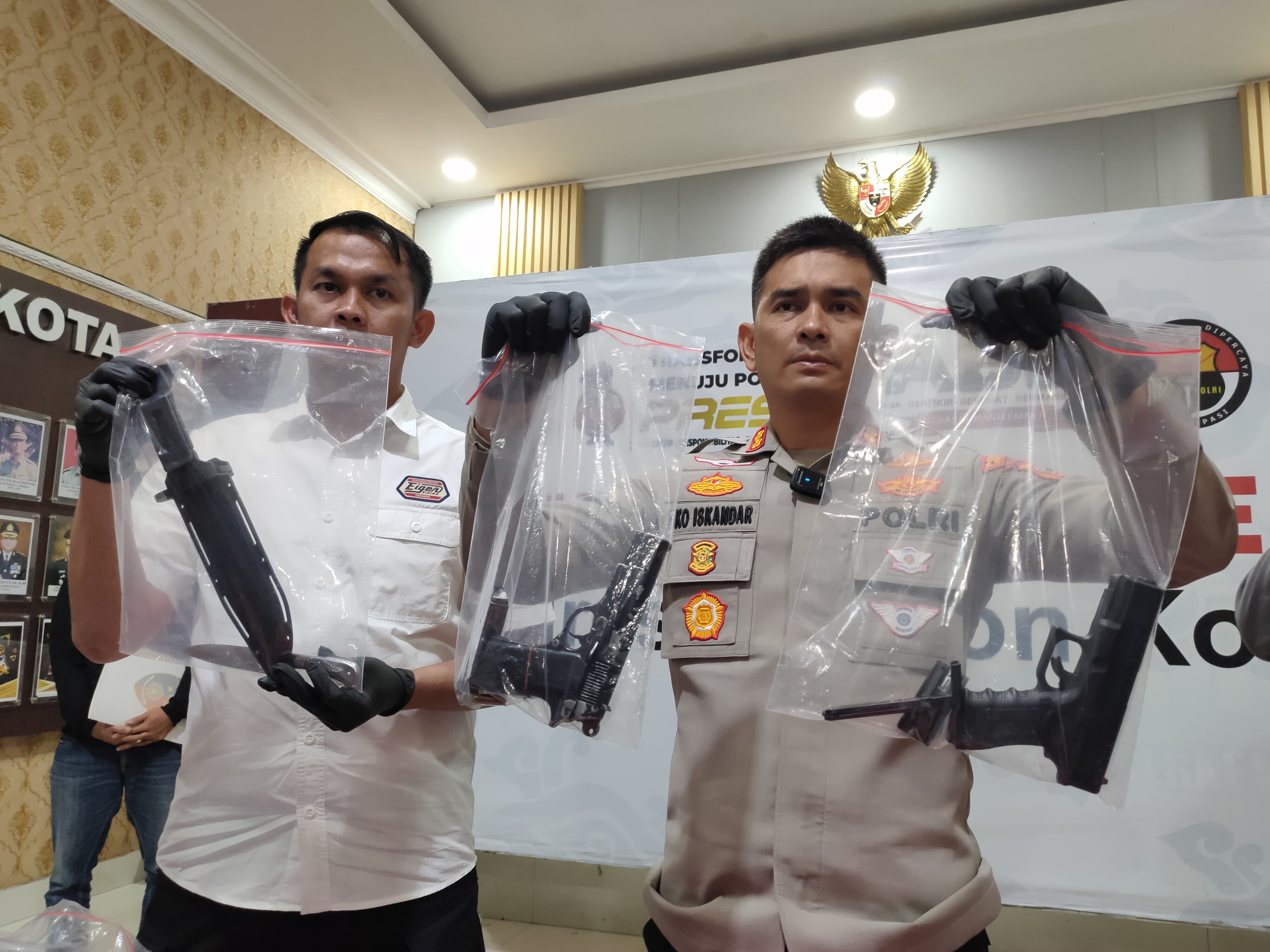 Polisi Tangkap Pelaku Curas Bersenjata di Warung Kawasan Pegambiran