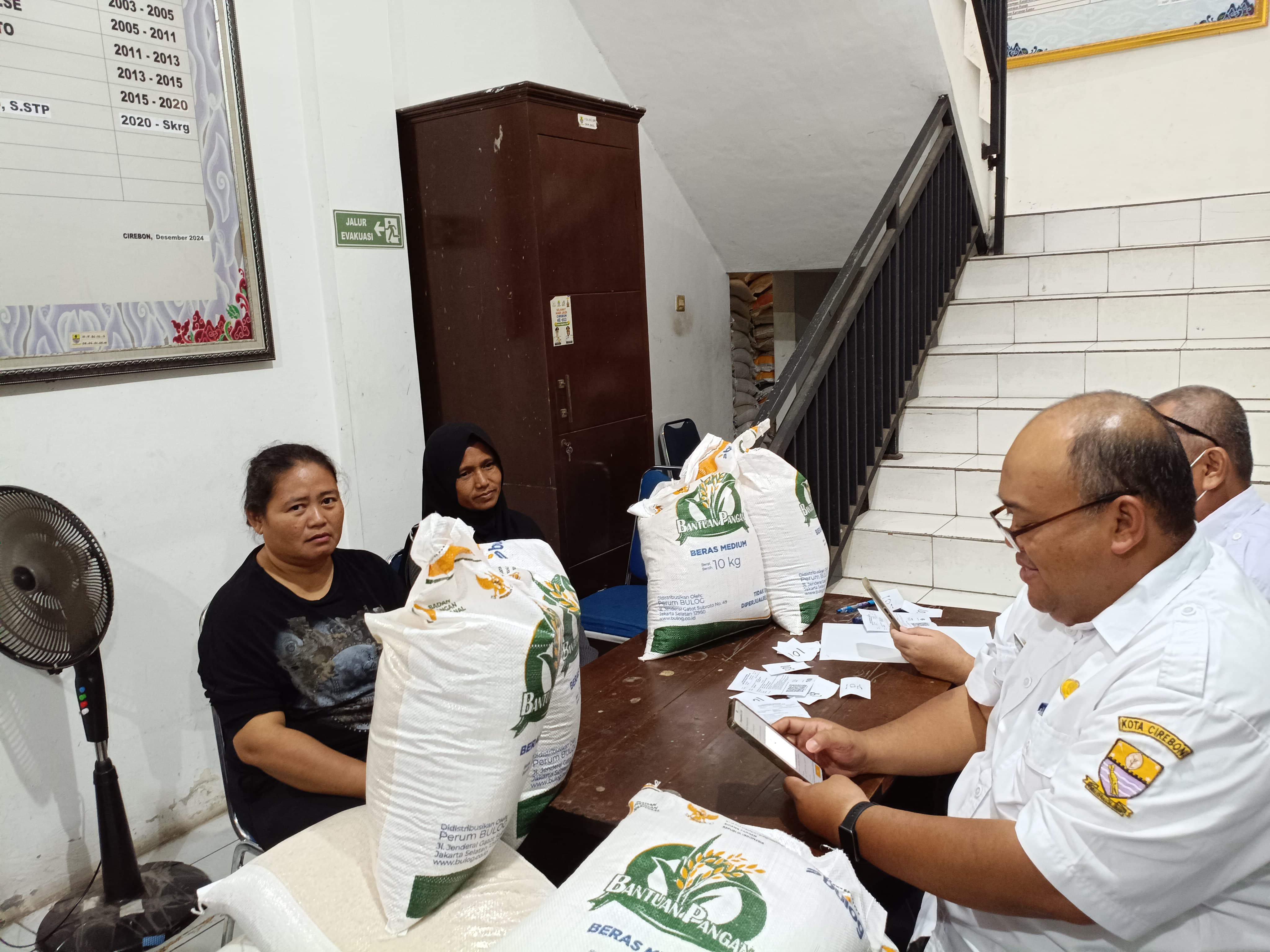 Bantuan Beras Bulog Mulai Disalurkan, 27136 Warga Kota Cirebon Jadi Penerima Manfaat