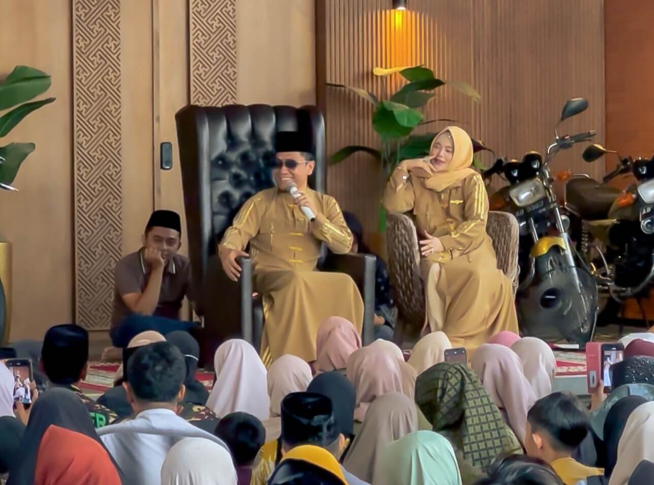 Lautan Manusia Padati Open House Gus Miftah di Pesantren Ora Aji