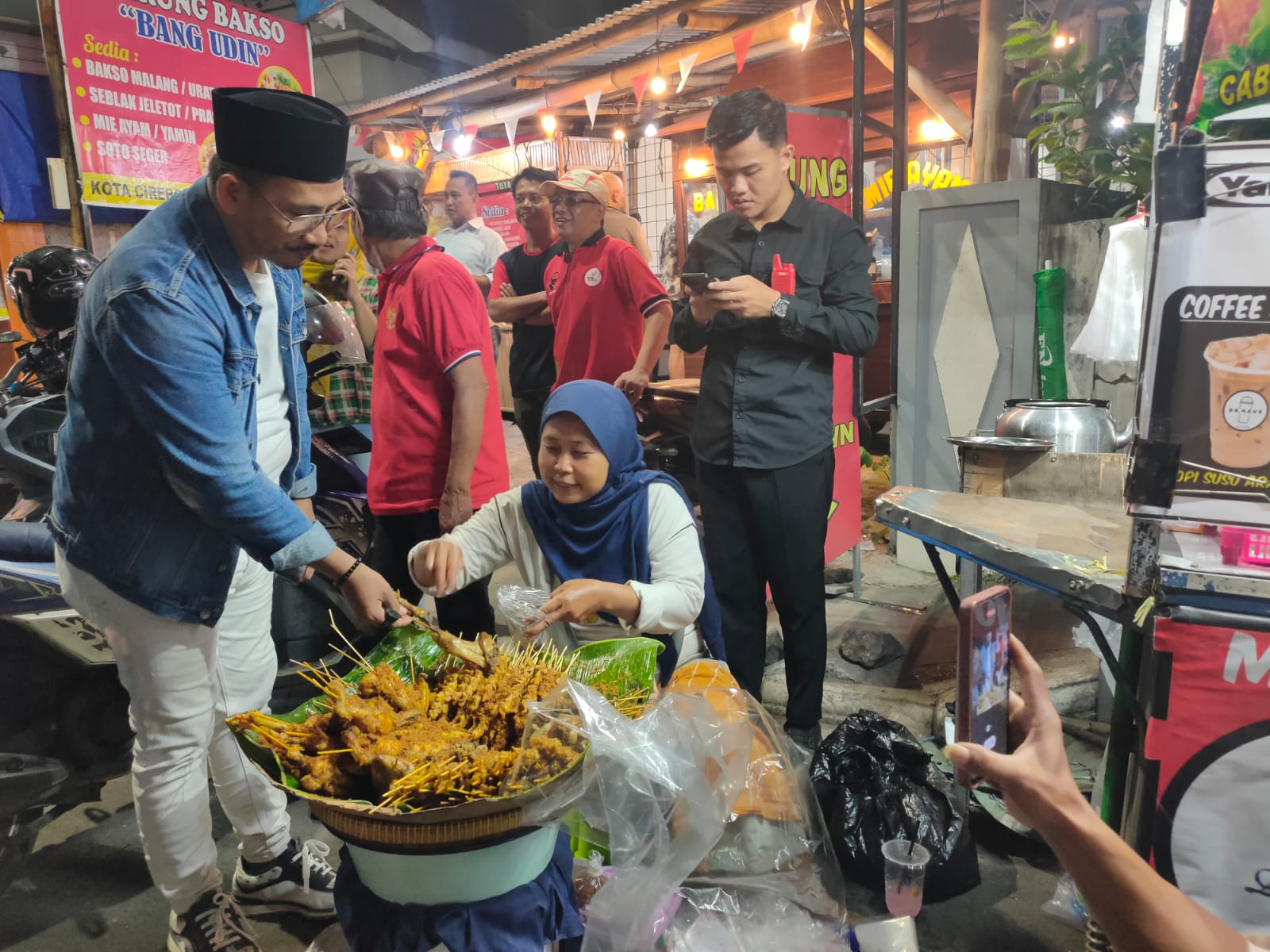 Kampanye Santai Dani Mardani, Imami Shalat Maghrib hingga Wisata Kuliner di Jalan Toha