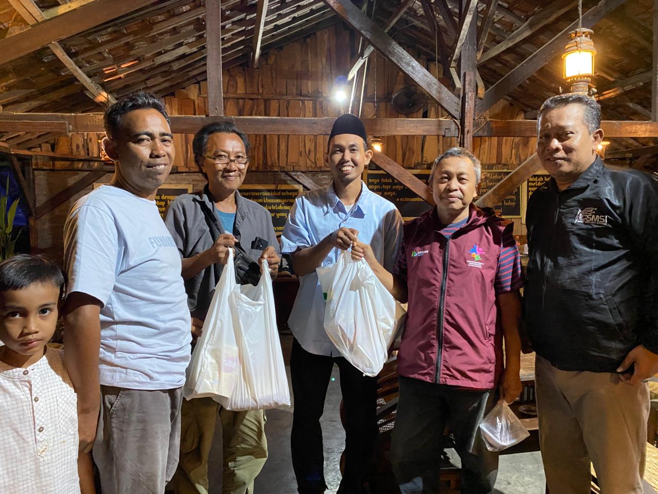 Sambut HUT ke-9, SMSI Kota Cirebon Berbagi Paket Sembako dan Buka Puasa Bersama
