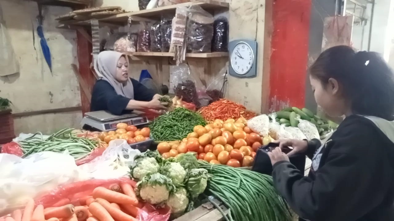 Menjelang Idul Fitri, Harga Sayuran Cirebon Melonjak, Terutama Cabai dan Bawang