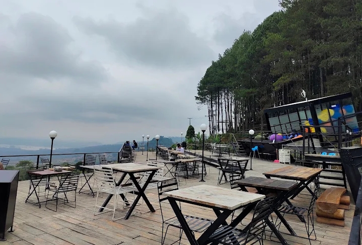 12 Cafe Kuningan View Alam dan Gunung Ciremai Terbaik 2026