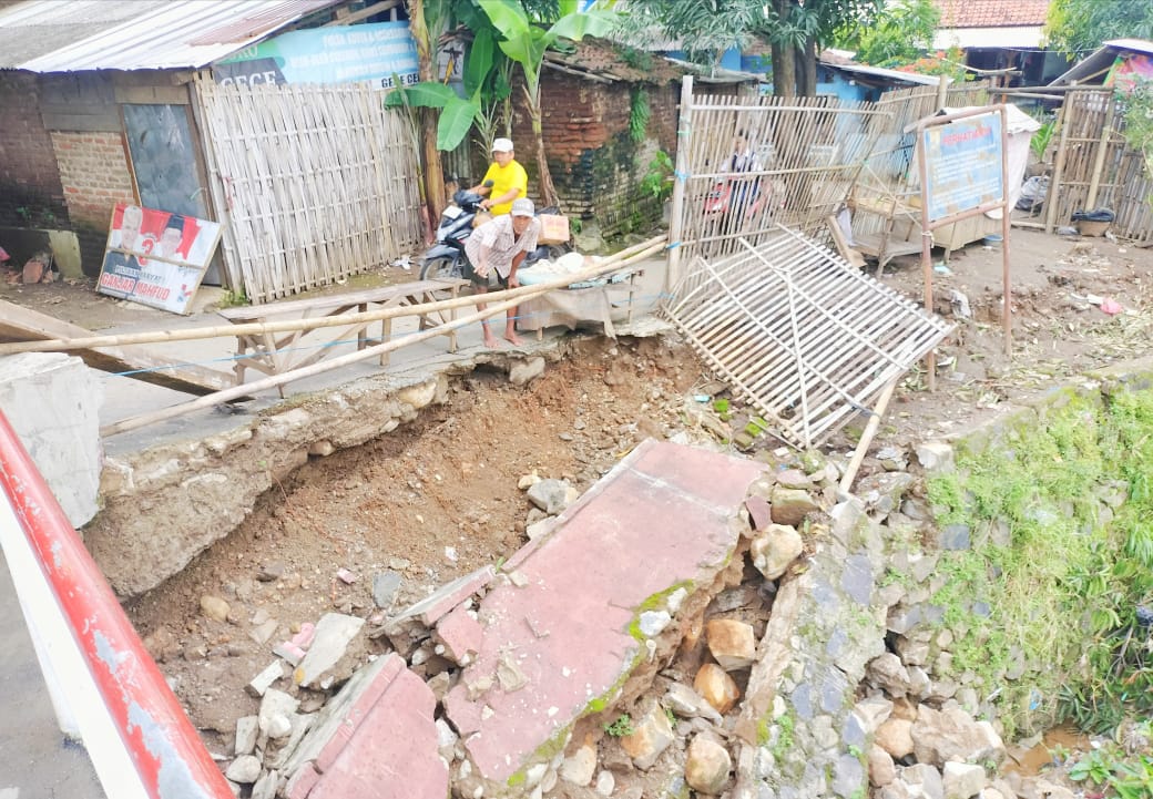 Tergerus Banjir, TPT di Desa Batembat Jebol, Perlu Penanganan Segera