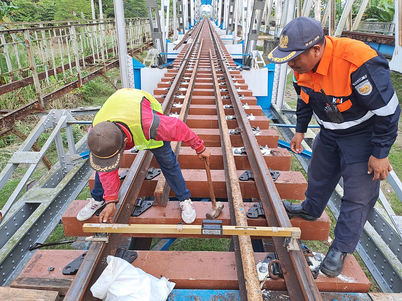 Bantalan Rel Kayu Diganti Bahan Sintetis, Ini Kelebihannya