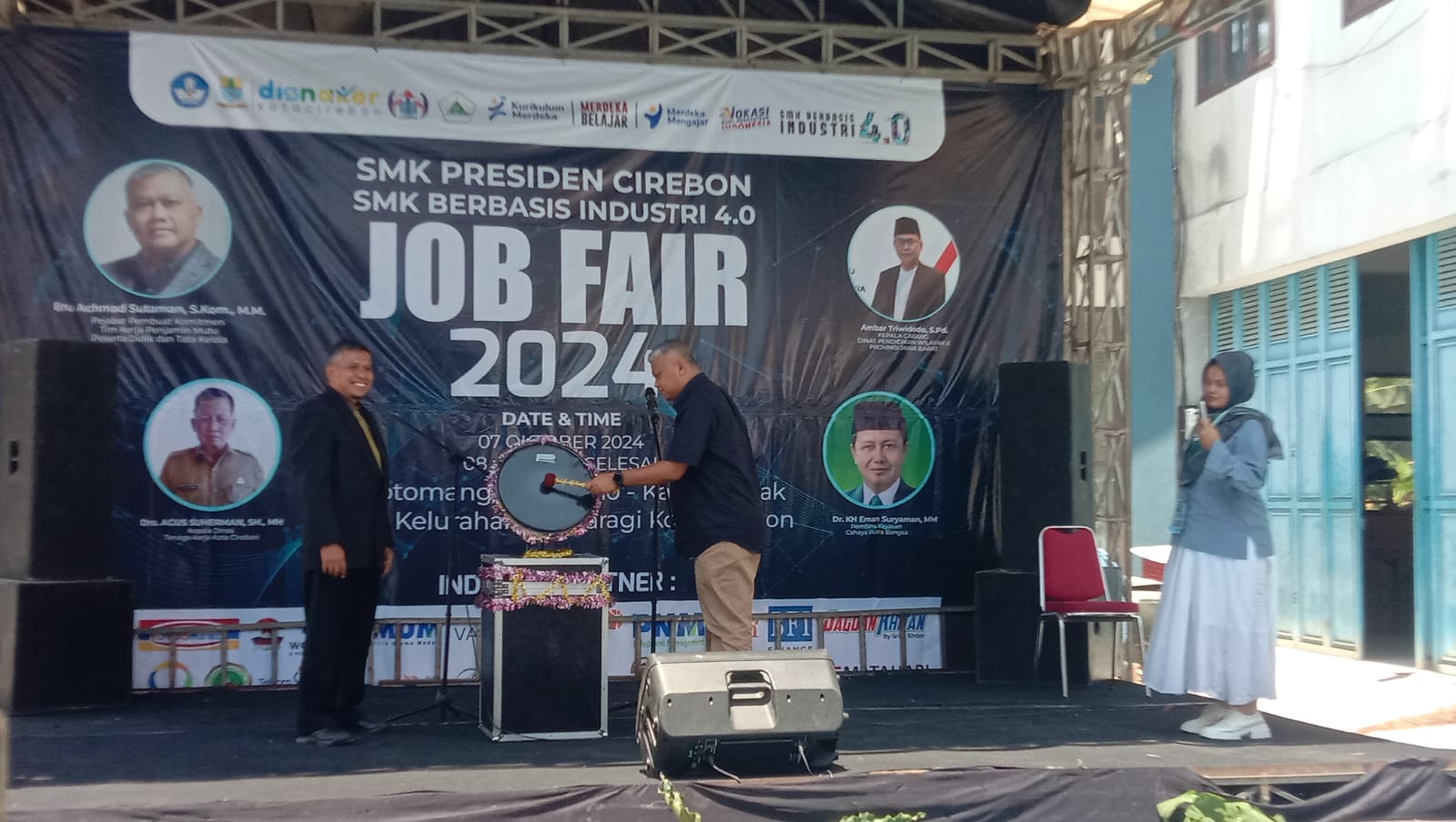 Kegiatan Job Fair 2024 Hadir di SMK Presiden Kota Cirebon Berbasis Industri 4.0