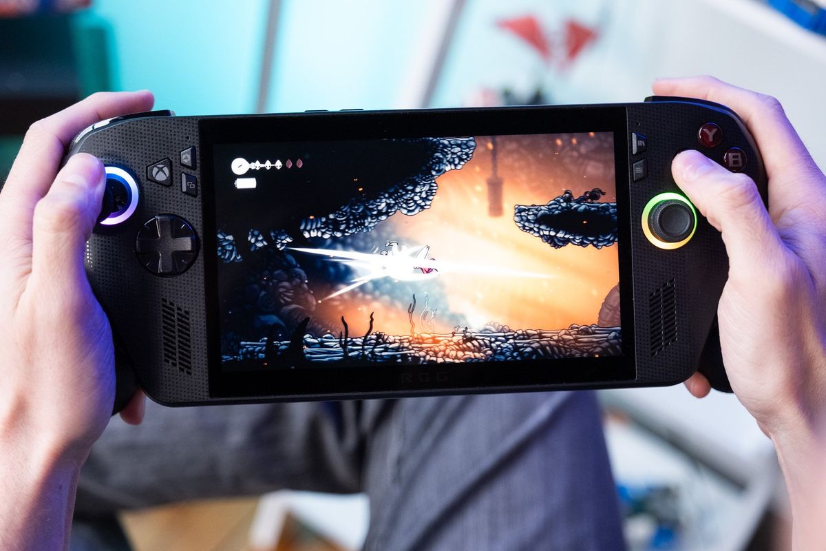 Handheld Console vs Gaming Phone 2025: Siapa Raja Gaming Portabel Sejati?