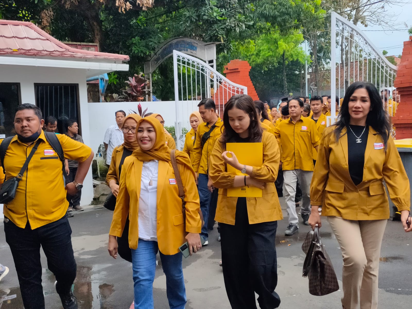 Setengahnya Perempuan, Hanura Kota Cirebon Daftarkan Bacaleg ke KPU,  Targetnya Ingin Tambah Kursi