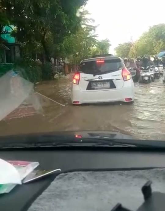 Cisanggarung Meluap, Jalan ke Desa-desa Digenangi Air