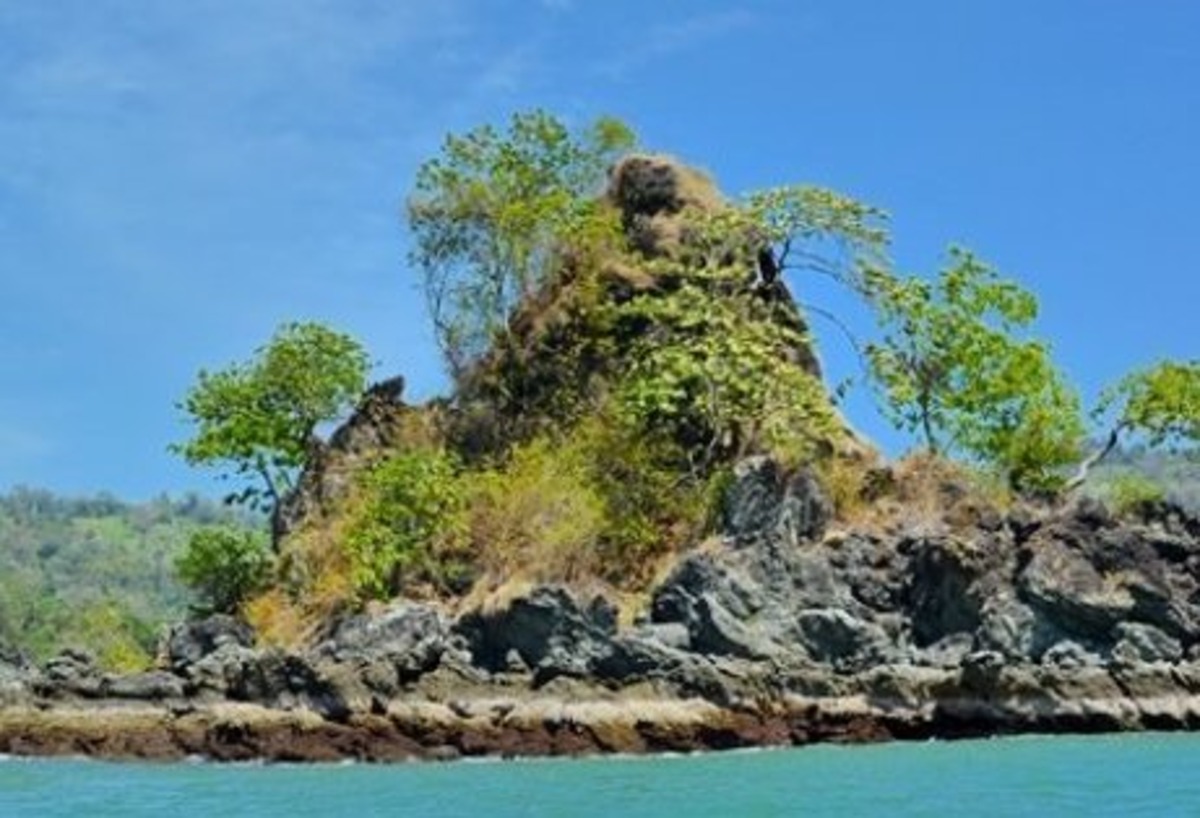 Pulau Di Jawa Barat Ini Tak Boleh Dikunjungi oleh Turis? Wisata Pulau Kunti di Sukabumi, Ada Apa? 