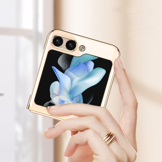 Lebih dari Smartphone: Samsung Z Flip Gold, Aksesoris Mewah yang Fungsional